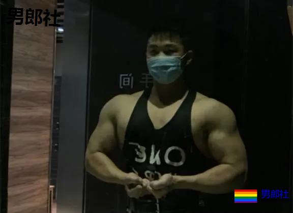 成都街拍走红的肌肉帅哥们,终于扒到了他们的私照! - 51虹马 成都街拍走红的肌肉帅哥们,终于扒到了他们的私照! - 51虹马