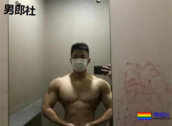 成都街拍走红的肌肉帅哥们,终于扒到了他们的私照! - 51虹马 成都街拍走红的肌肉帅哥们,终于扒到了他们的私照! - 51虹马