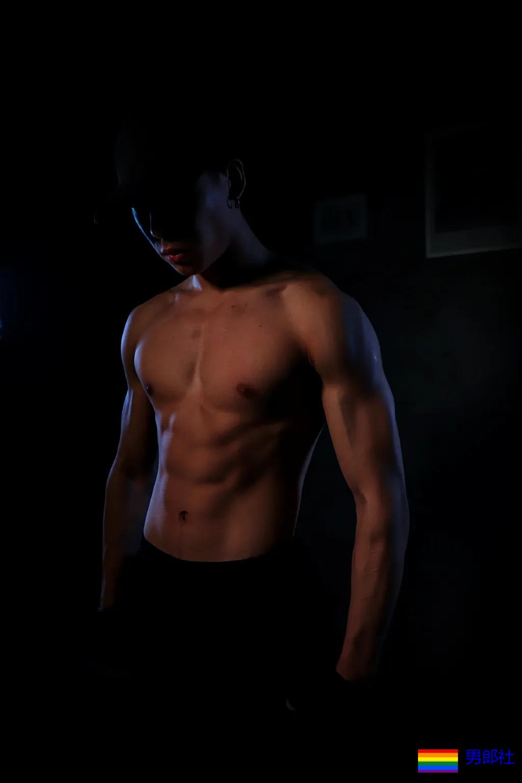 成都街拍走红的肌肉帅哥们,终于扒到了他们的私照! - 51虹马 成都街拍走红的肌肉帅哥们,终于扒到了他们的私照! - 51虹马