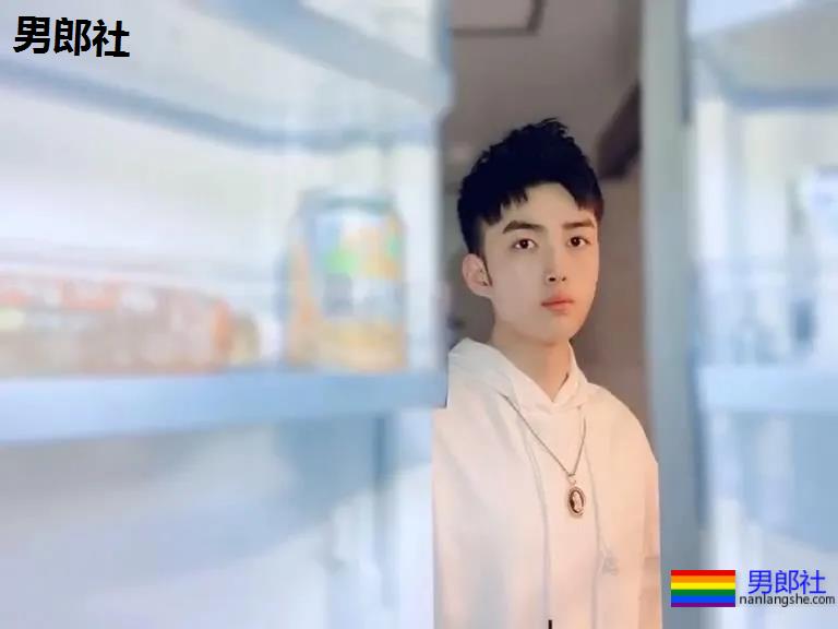 成都街拍走红的肌肉帅哥们,终于扒到了他们的私照! - 51虹马 成都街拍走红的肌肉帅哥们,终于扒到了他们的私照! - 51虹马