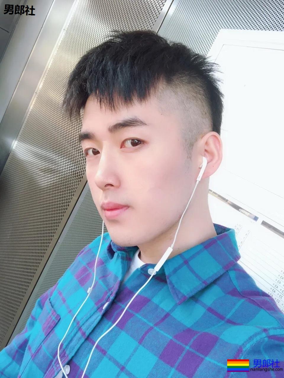 成都街拍走红的肌肉帅哥们,终于扒到了他们的私照! - 51虹马 成都街拍走红的肌肉帅哥们,终于扒到了他们的私照! - 51虹马