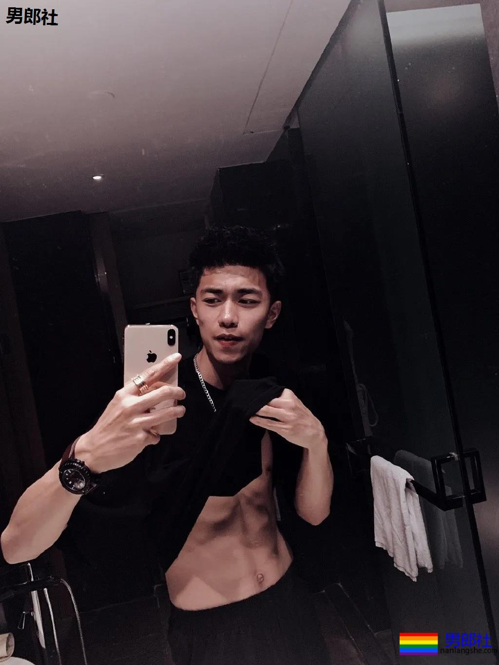 成都街拍走红的肌肉帅哥们,终于扒到了他们的私照! - 51虹马 成都街拍走红的肌肉帅哥们,终于扒到了他们的私照! - 51虹马