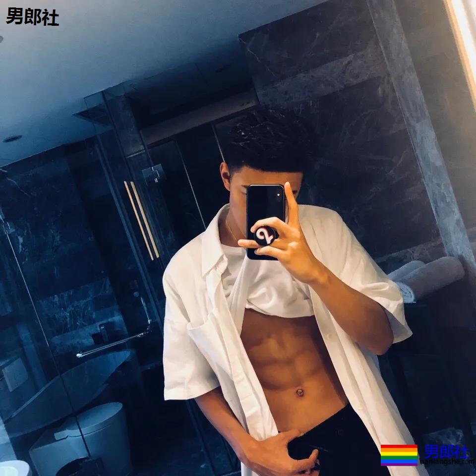 成都街拍走红的肌肉帅哥们,终于扒到了他们的私照! - 51虹马 成都街拍走红的肌肉帅哥们,终于扒到了他们的私照! - 51虹马