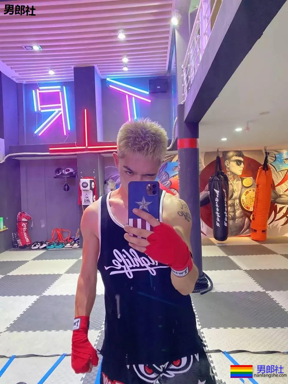 成都街拍走红的肌肉帅哥们,终于扒到了他们的私照! - 51虹马 成都街拍走红的肌肉帅哥们,终于扒到了他们的私照! - 51虹马