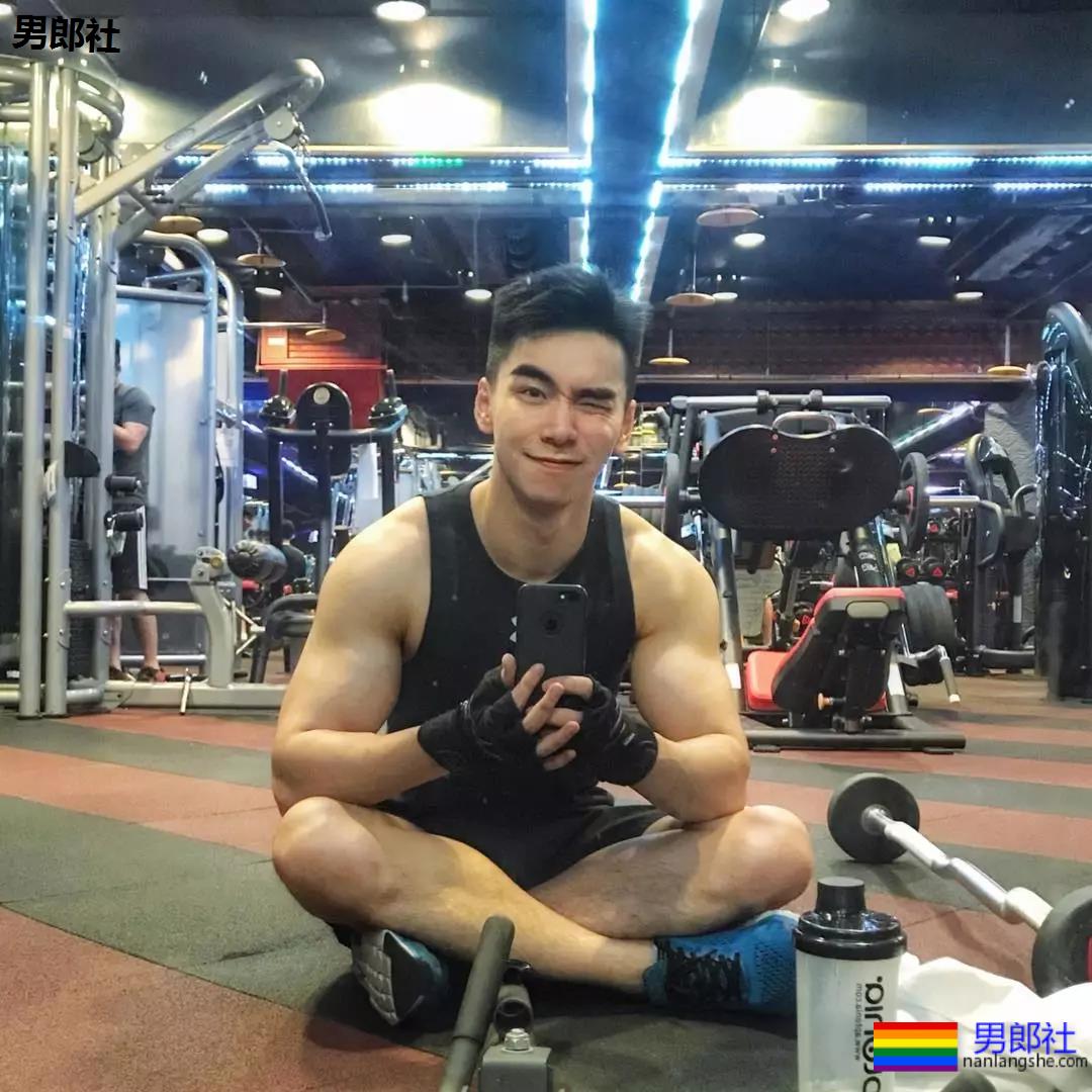 日本人出书教你摆姿势？不如跟他学才是正经事 - 51虹马