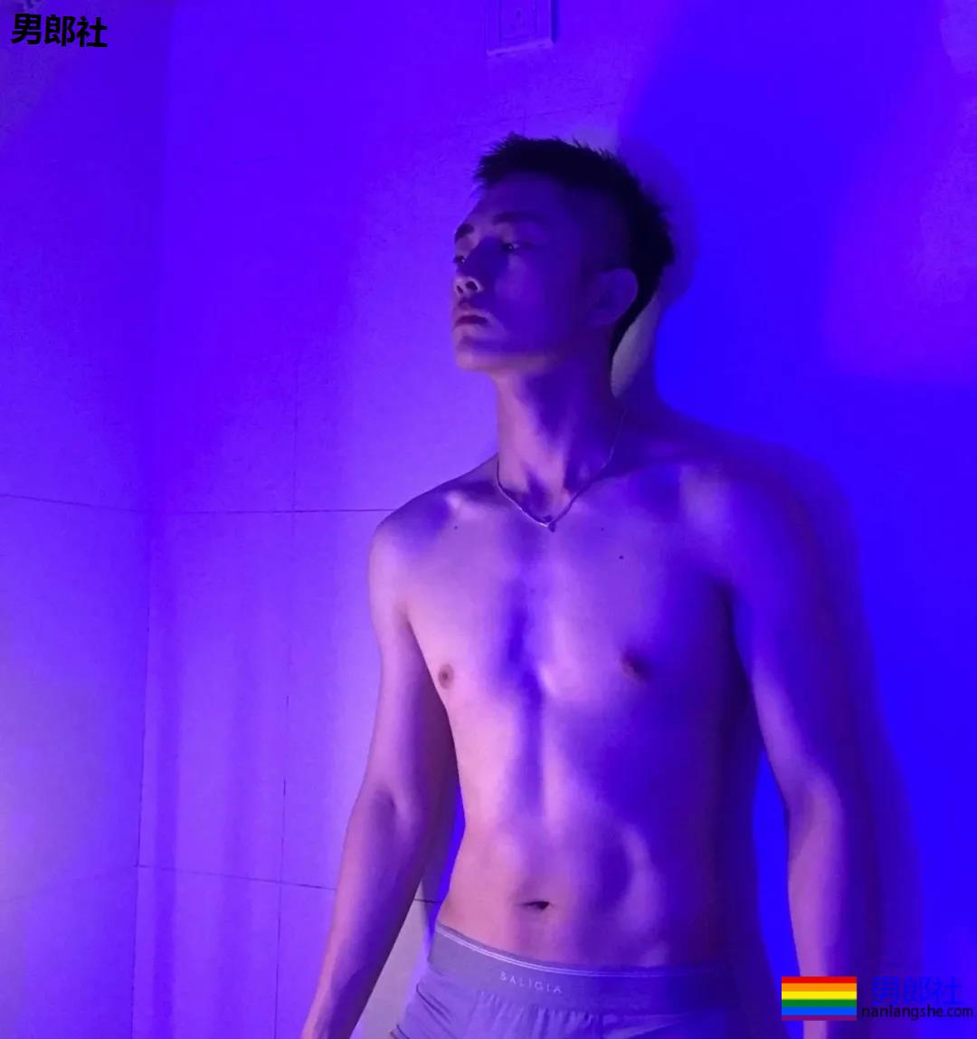 校草自拍，大长腿腹肌超能秀-51虹马