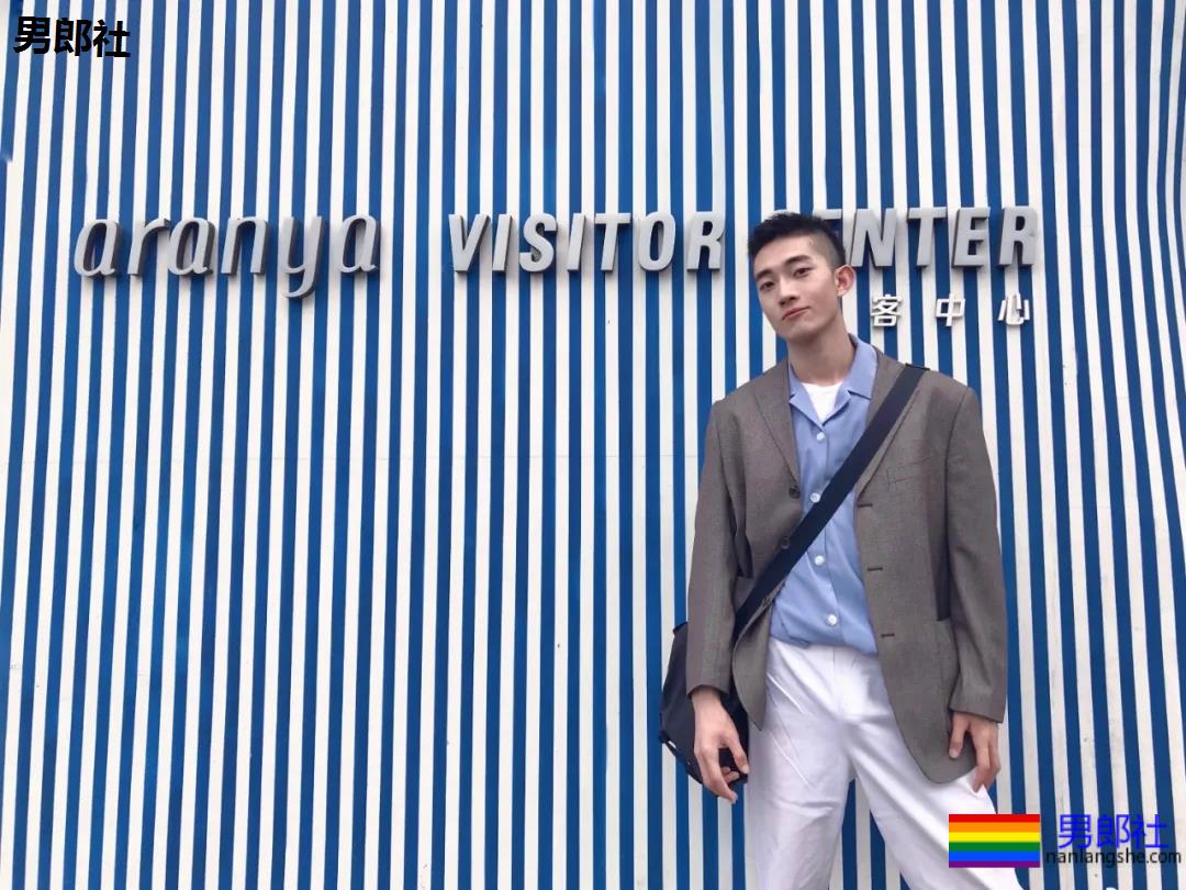 校草自拍，大长腿腹肌超能秀 - 51虹马