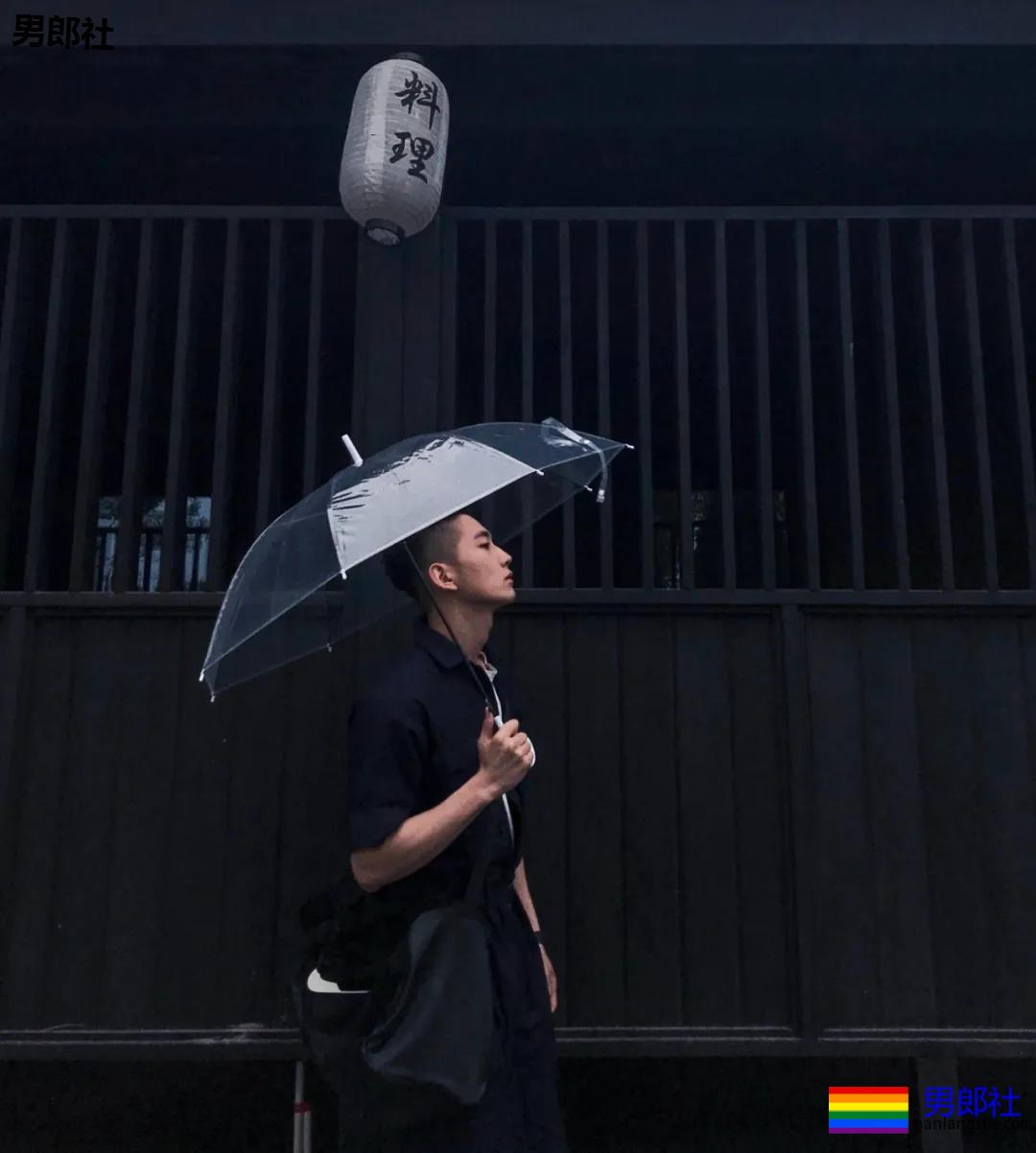 校草自拍，大长腿腹肌超能秀 - 51虹马