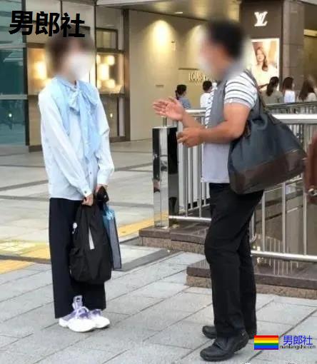 惊!20岁男爱豆遭47岁已婚同性董事潜规则一年? - 51虹马 惊!20岁男爱豆遭47岁已婚同性董事潜规则一年? - 51虹马