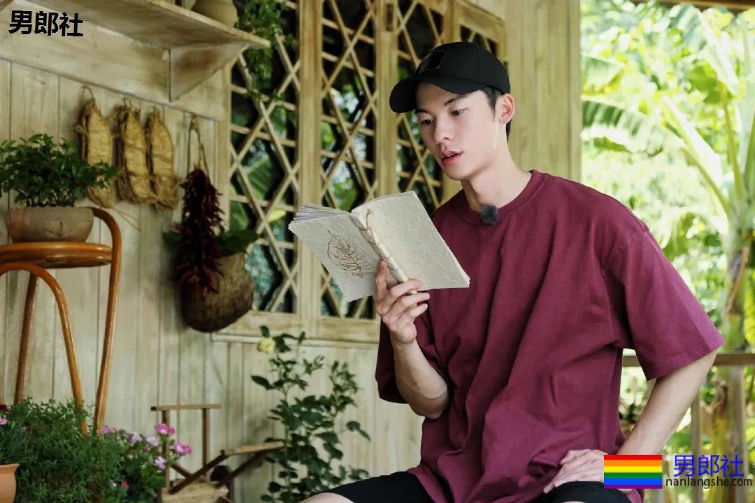 许光汉穿白袜的样子，我康康谁又可了？ - 51虹马