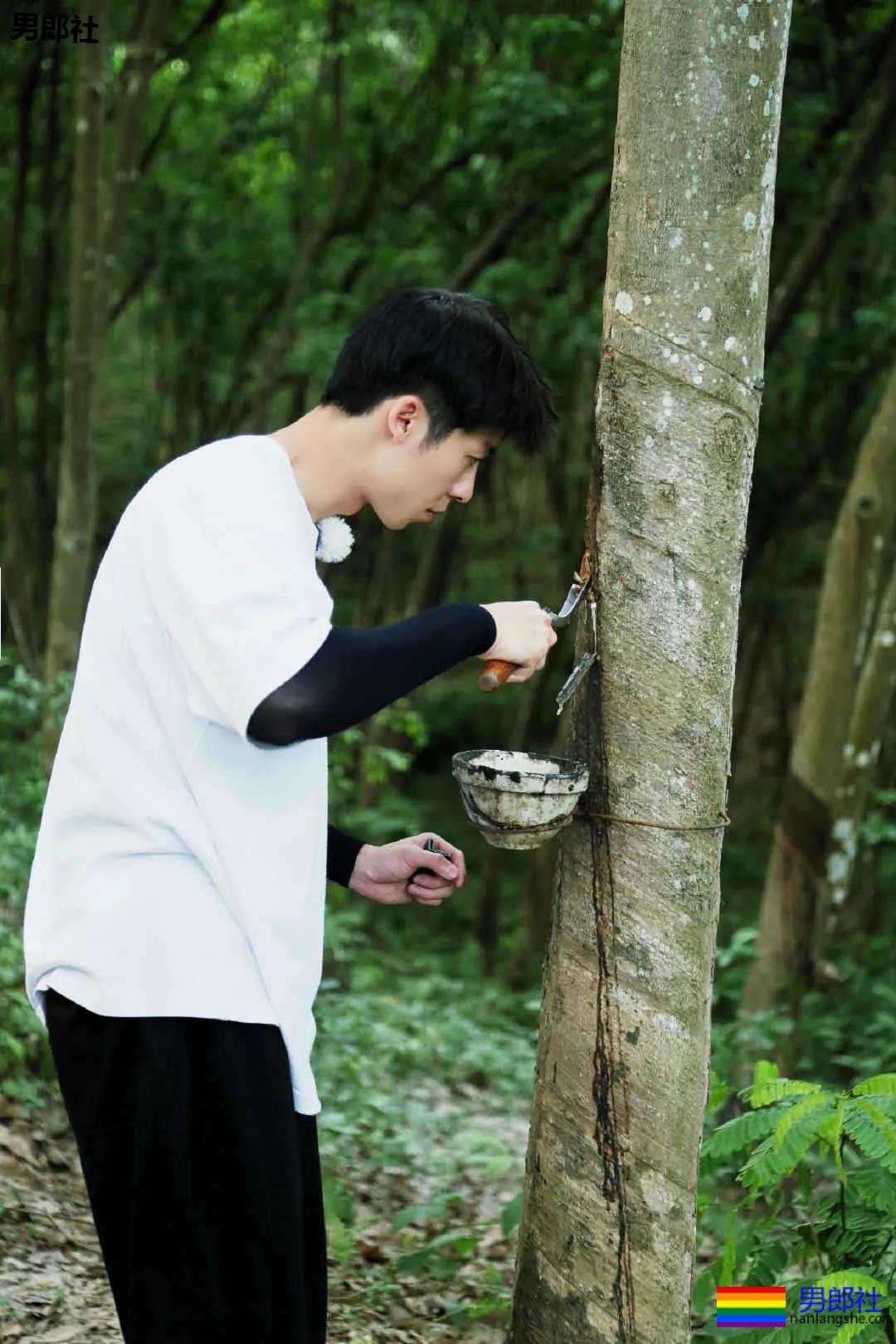 许光汉穿白袜的样子，我康康谁又可了？ - 51虹马