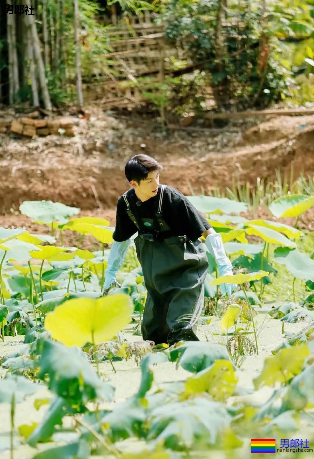 许光汉穿白袜的样子，我康康谁又可了？ - 51虹马