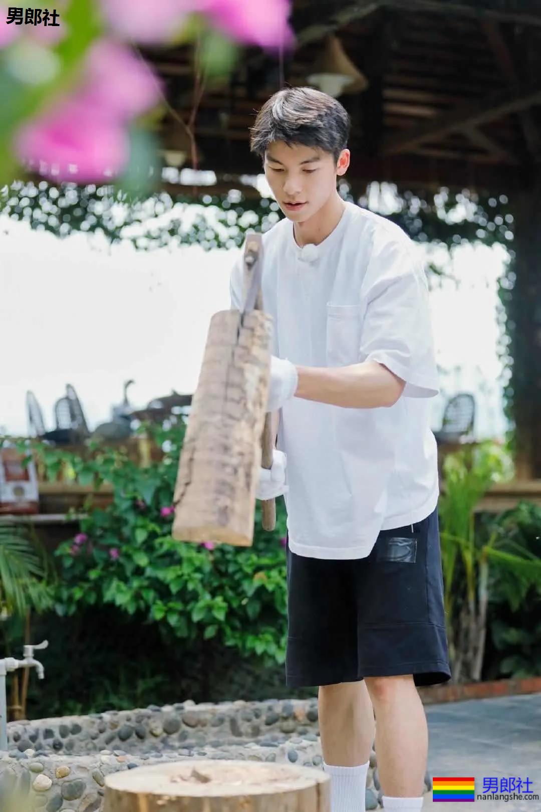 许光汉穿白袜的样子，我康康谁又可了？ - 51虹马