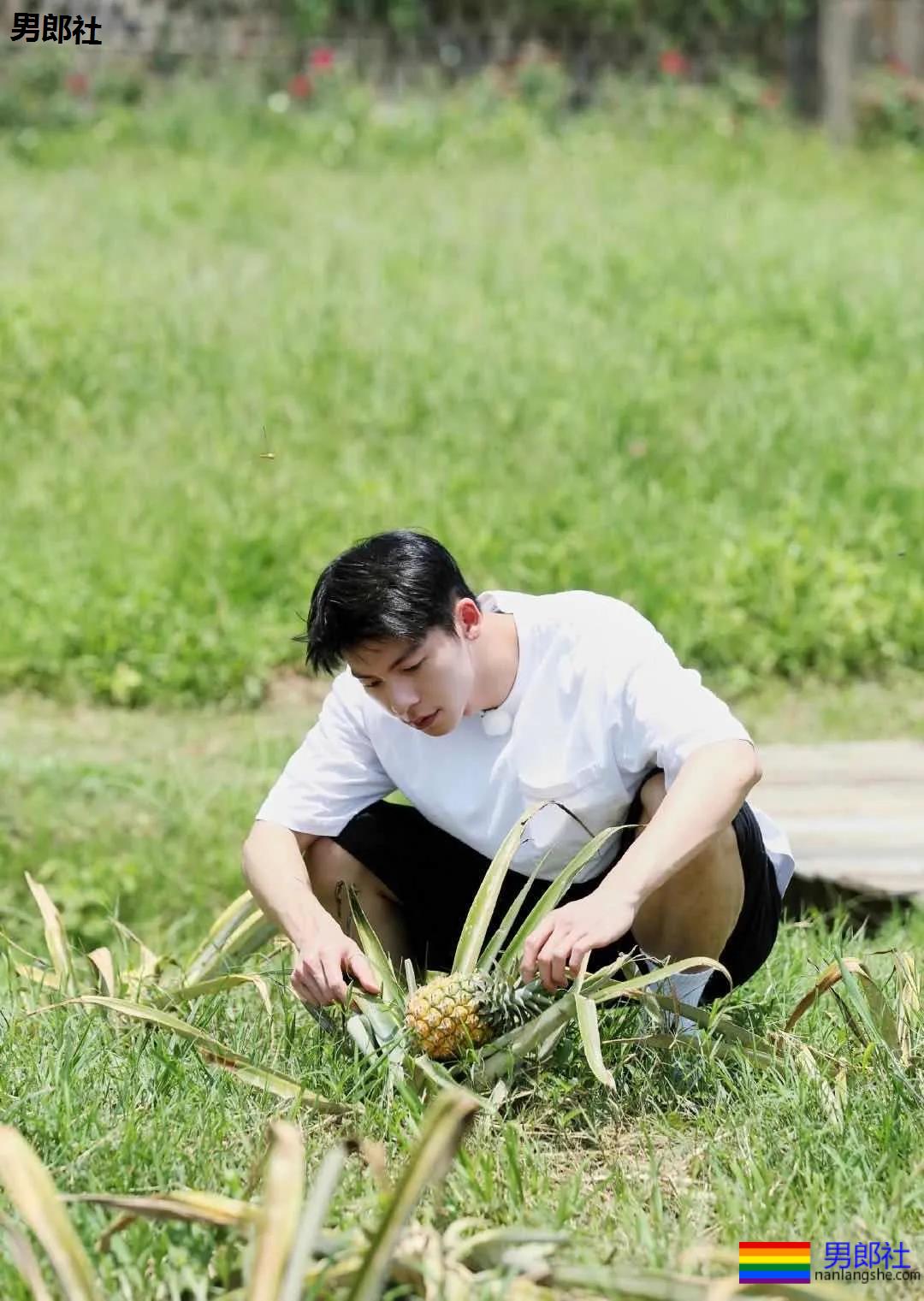 许光汉穿白袜的样子，我康康谁又可了？ - 51虹马