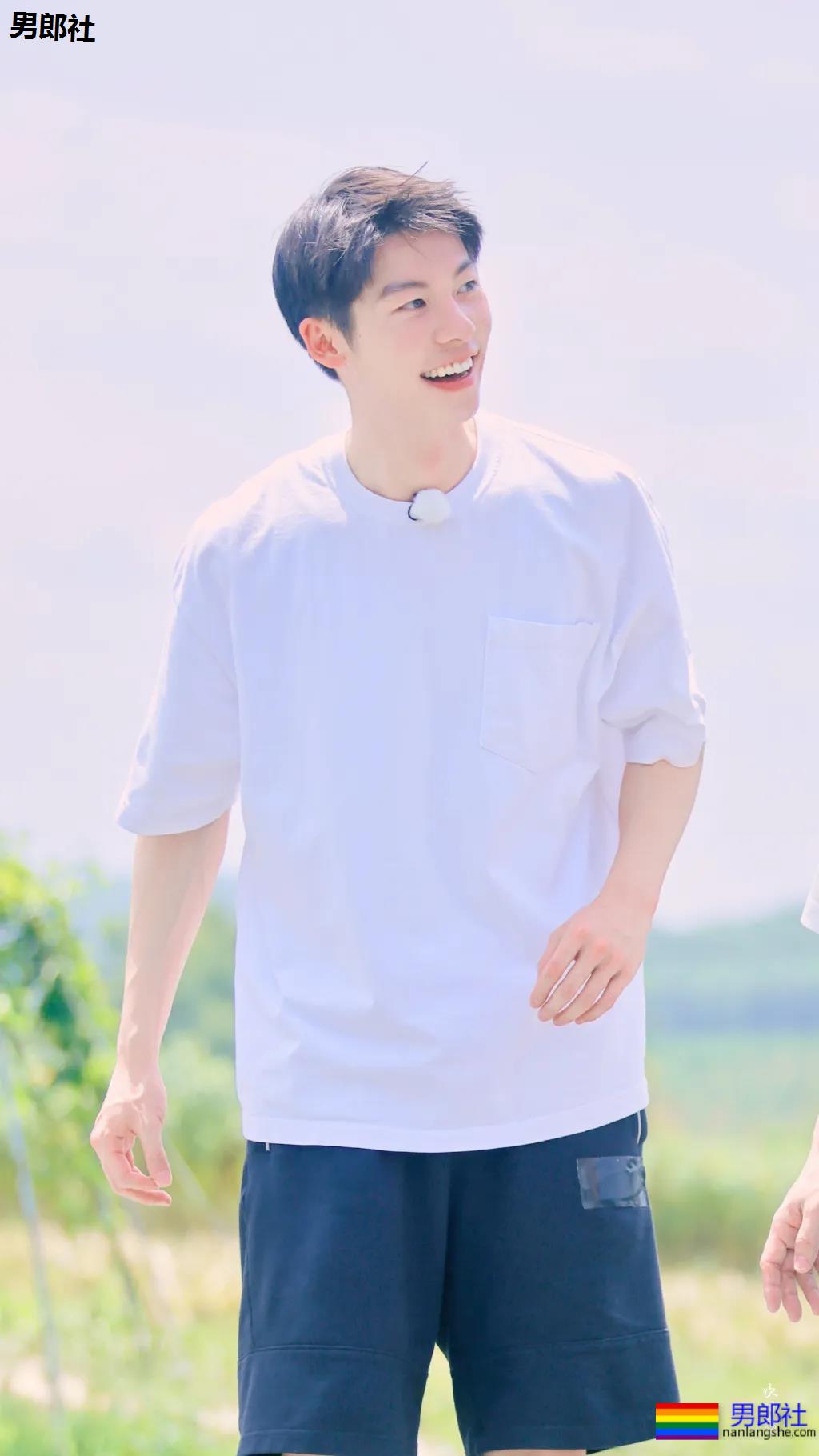 许光汉穿白袜的样子，我康康谁又可了？ - 51虹马