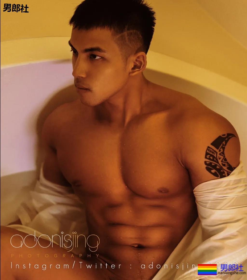 漫展黝黑筋肉男火了！短发天菜体育生小钢砲，这身腱子肉绝了！ - 51虹马