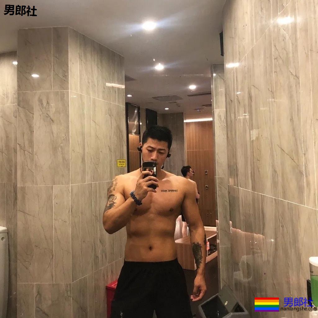 大鼻子直男脸筋肉体育生，大胸公狗腰怕你顶不住哦！ - 51虹马