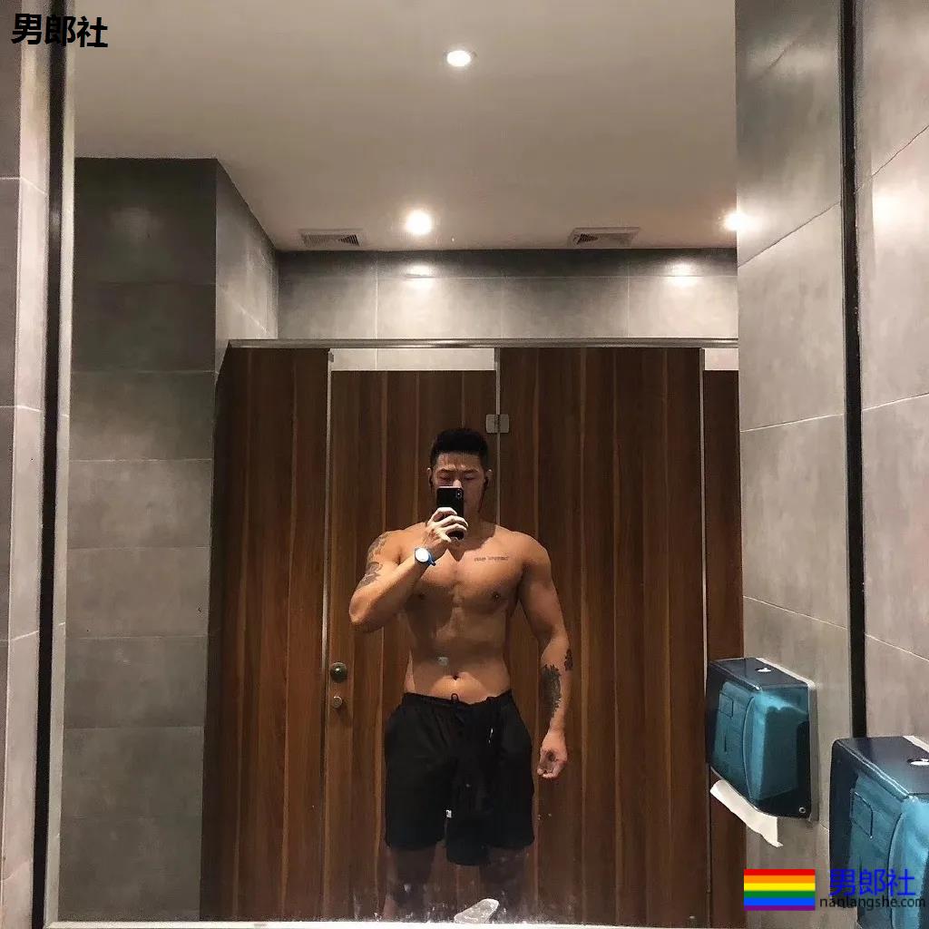 大鼻子直男脸筋肉体育生，大胸公狗腰怕你顶不住哦！ - 51虹马