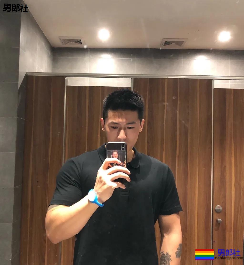 大鼻子直男脸筋肉体育生，大胸公狗腰怕你顶不住哦！ - 51虹马