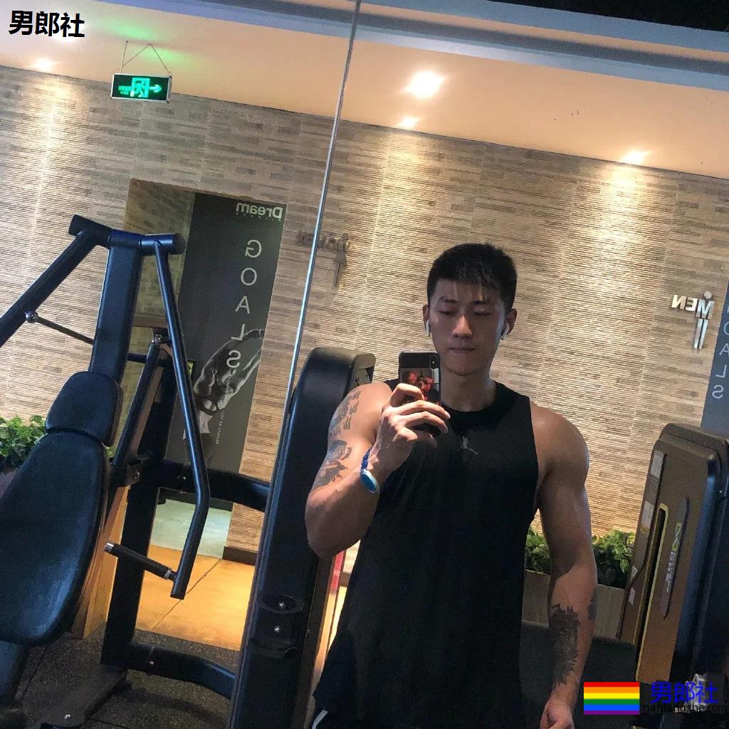 大鼻子直男脸筋肉体育生，大胸公狗腰怕你顶不住哦！ - 51虹马