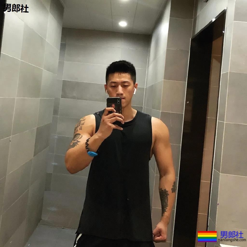 大鼻子直男脸筋肉体育生，大胸公狗腰怕你顶不住哦！ - 51虹马