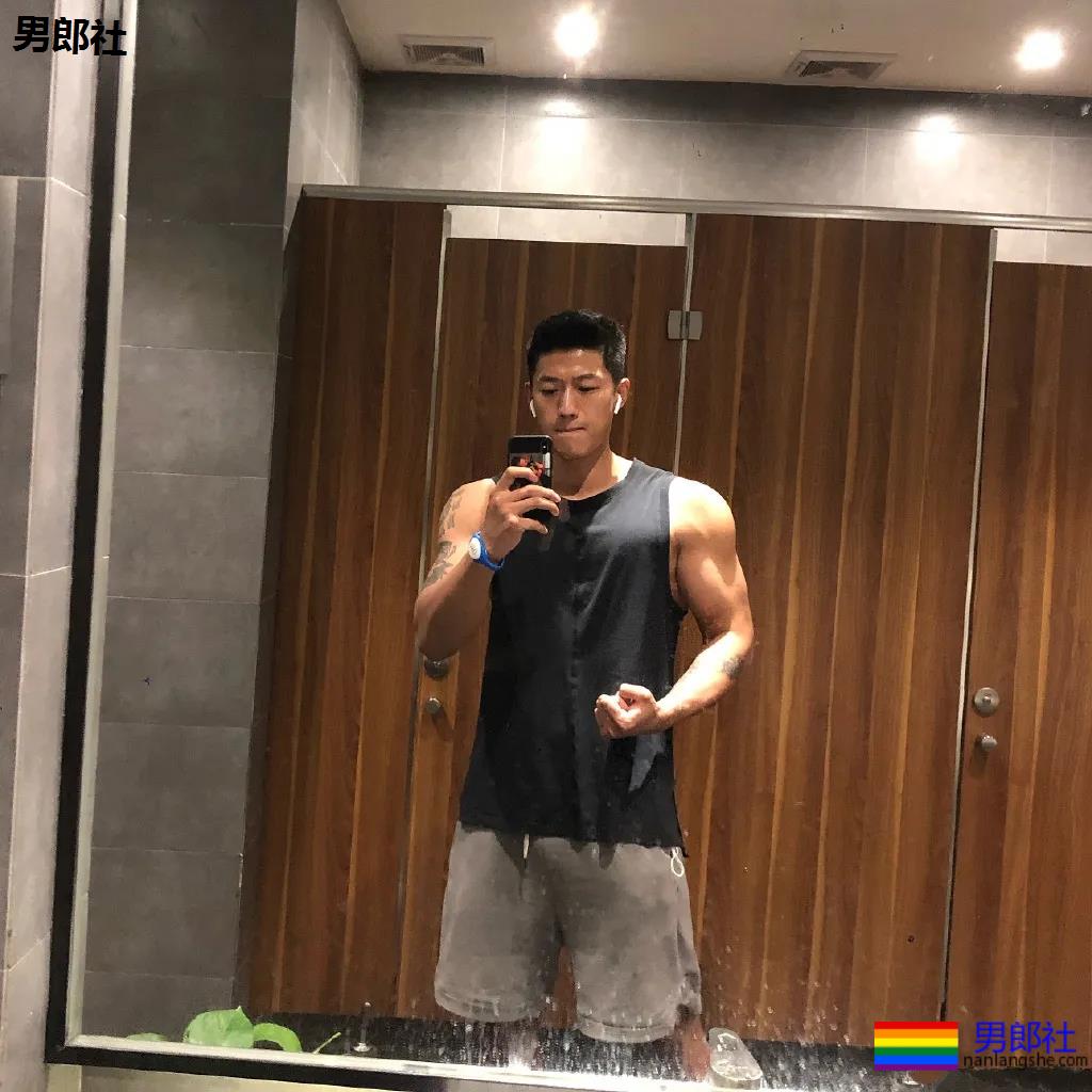 大鼻子直男脸筋肉体育生，大胸公狗腰怕你顶不住哦！ - 51虹马