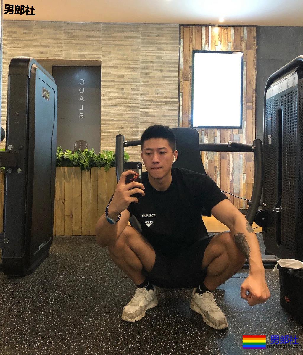 大鼻子直男脸筋肉体育生，大胸公狗腰怕你顶不住哦！ - 51虹马