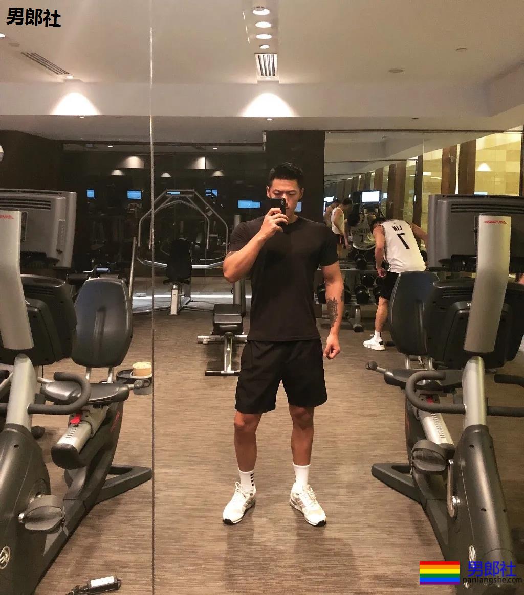 大鼻子直男脸筋肉体育生，大胸公狗腰怕你顶不住哦！ - 51虹马