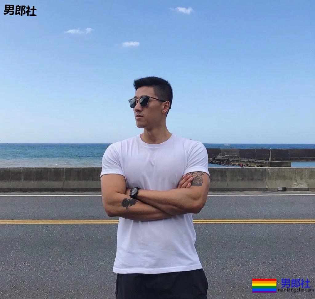 大鼻子直男脸筋肉体育生，大胸公狗腰怕你顶不住哦！ - 51虹马