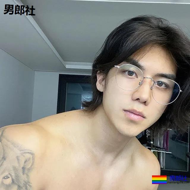 以为这次真见到“小哥”了,体验了一把颜值和身材不符 - 51虹马 以为这次真见到“小哥”了,体验了一把颜值和身材不符 - 51虹马