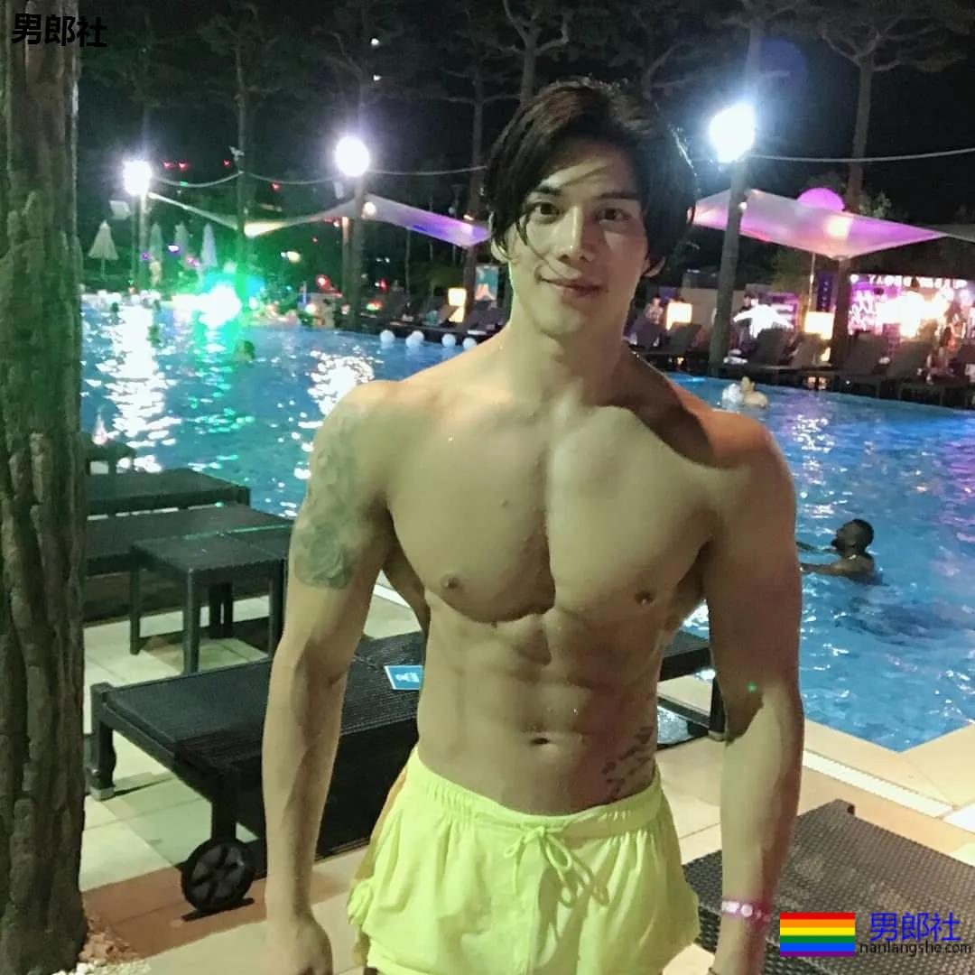 以为这次真见到“小哥”了,体验了一把颜值和身材不符 - 51虹马 以为这次真见到“小哥”了,体验了一把颜值和身材不符 - 51虹马