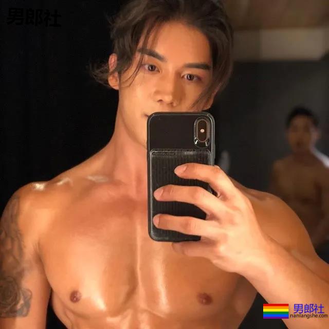 以为这次真见到“小哥”了,体验了一把颜值和身材不符 - 51虹马 以为这次真见到“小哥”了,体验了一把颜值和身材不符 - 51虹马