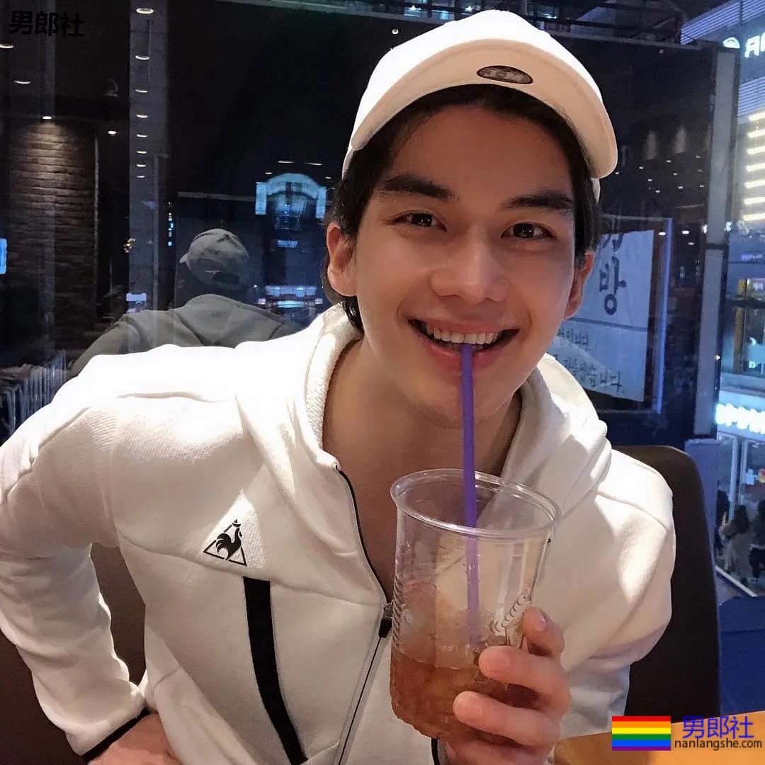 以为这次真见到“小哥”了,体验了一把颜值和身材不符 - 51虹马 以为这次真见到“小哥”了,体验了一把颜值和身材不符 - 51虹马