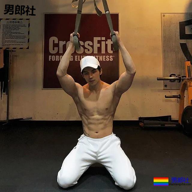 以为这次真见到“小哥”了,体验了一把颜值和身材不符 - 51虹马 以为这次真见到“小哥”了,体验了一把颜值和身材不符 - 51虹马