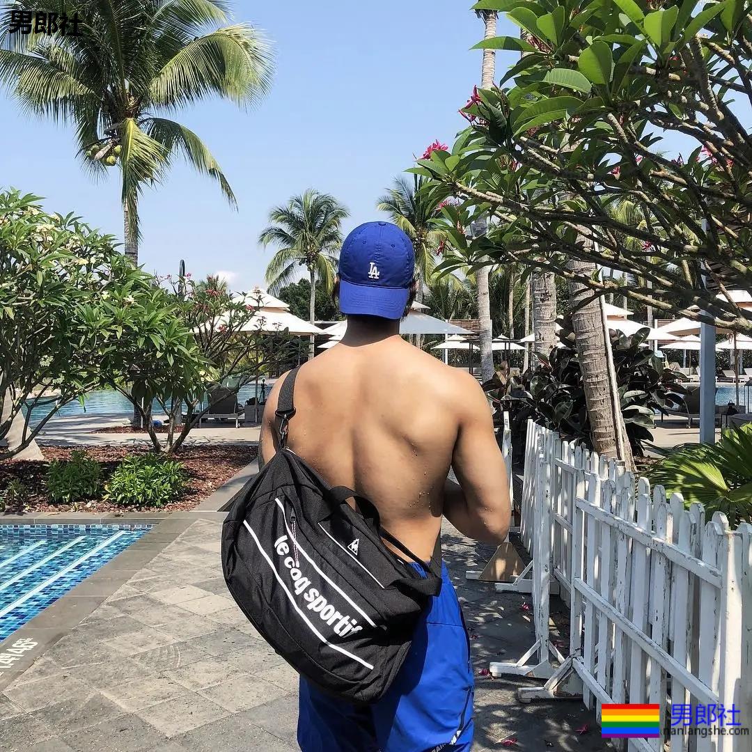 以为这次真见到“小哥”了,体验了一把颜值和身材不符 - 51虹马 以为这次真见到“小哥”了,体验了一把颜值和身材不符 - 51虹马