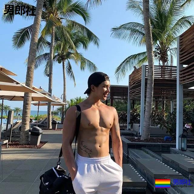 以为这次真见到“小哥”了,体验了一把颜值和身材不符 - 51虹马 以为这次真见到“小哥”了,体验了一把颜值和身材不符 - 51虹马