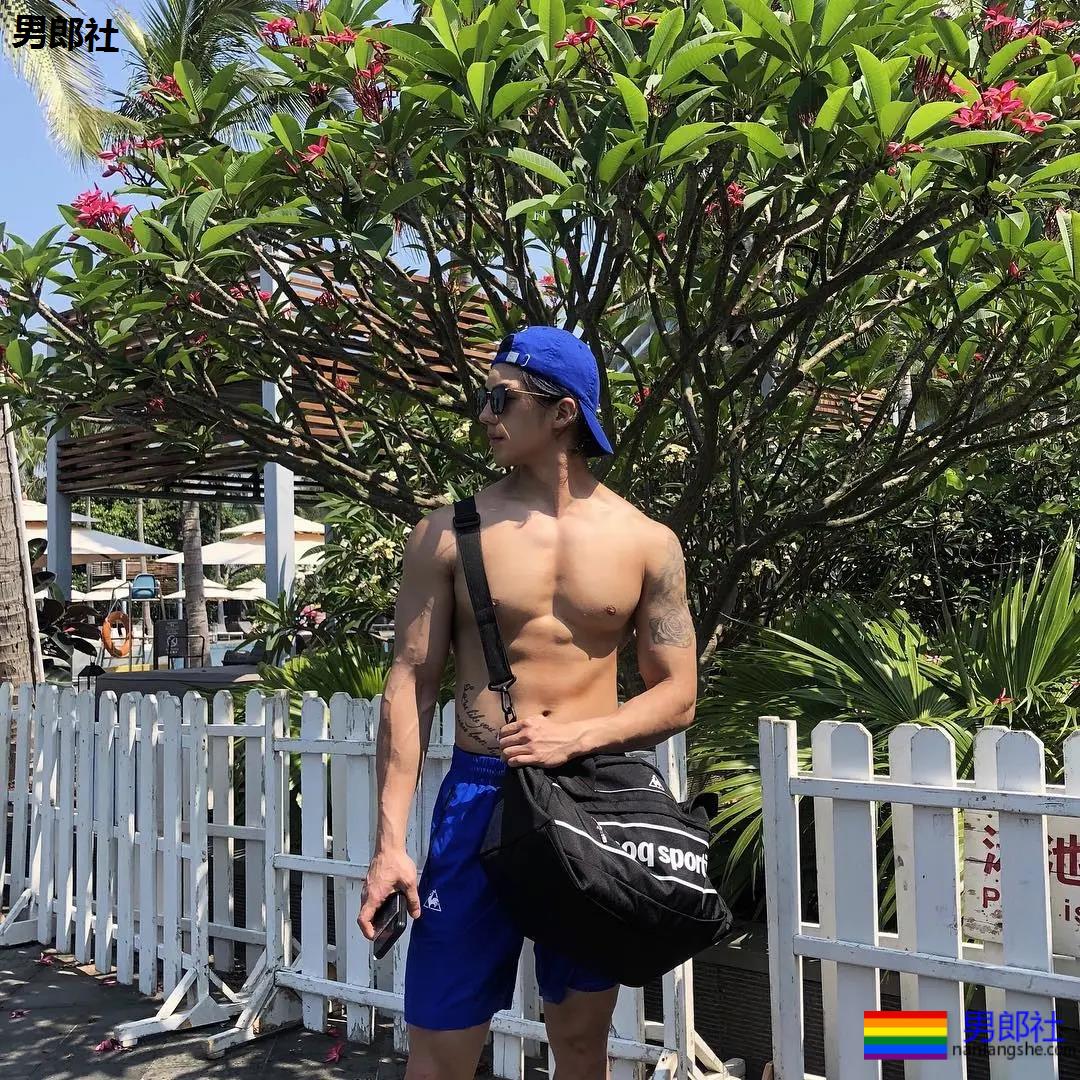 以为这次真见到“小哥”了,体验了一把颜值和身材不符 - 51虹马 以为这次真见到“小哥”了,体验了一把颜值和身材不符 - 51虹马