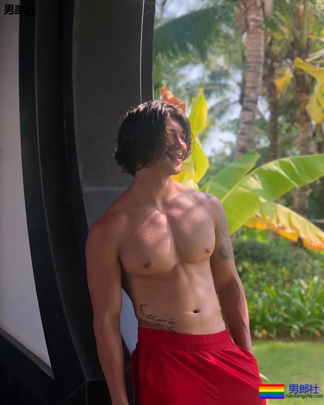 以为这次真见到“小哥”了,体验了一把颜值和身材不符 - 51虹马 以为这次真见到“小哥”了,体验了一把颜值和身材不符 - 51虹马