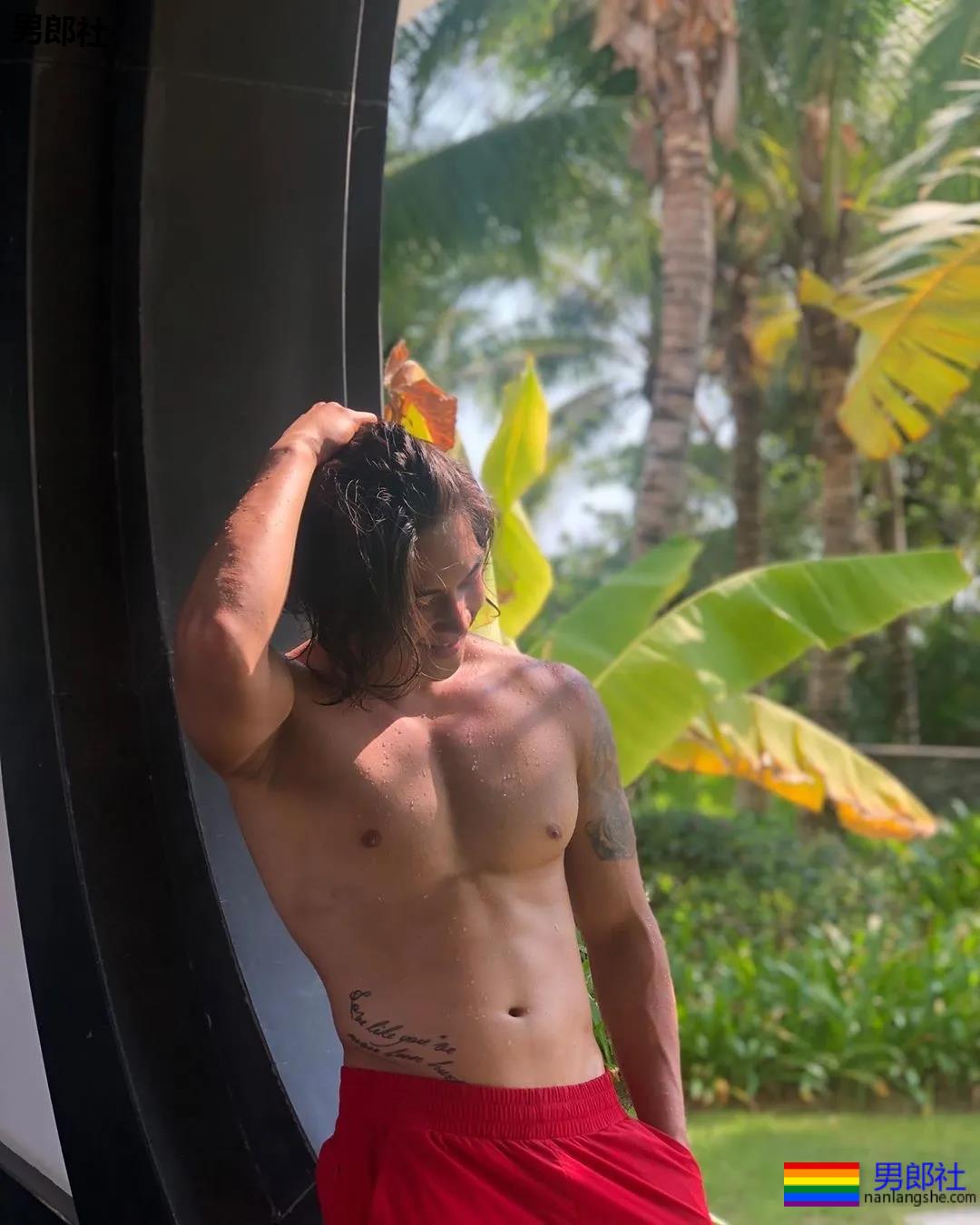 以为这次真见到“小哥”了,体验了一把颜值和身材不符 - 51虹马 以为这次真见到“小哥”了,体验了一把颜值和身材不符 - 51虹马