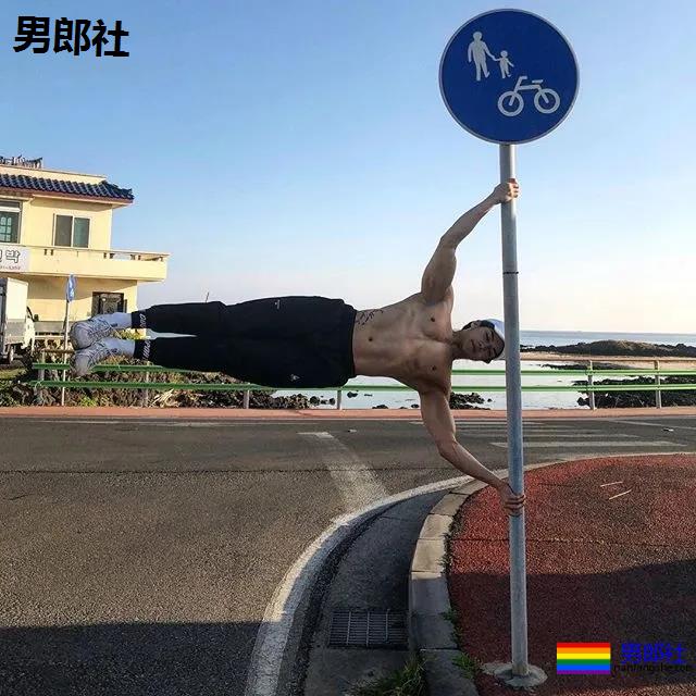 以为这次真见到“小哥”了,体验了一把颜值和身材不符 - 51虹马 以为这次真见到“小哥”了,体验了一把颜值和身材不符 - 51虹马