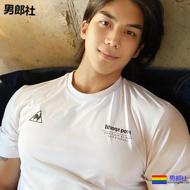 以为这次真见到“小哥”了,体验了一把颜值和身材不符 - 51虹马 以为这次真见到“小哥”了,体验了一把颜值和身材不符 - 51虹马