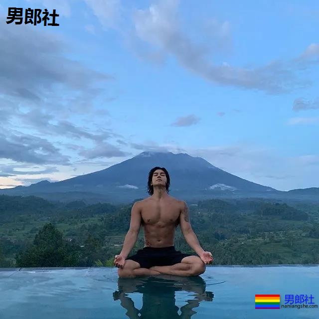 以为这次真见到“小哥”了,体验了一把颜值和身材不符 - 51虹马 以为这次真见到“小哥”了,体验了一把颜值和身材不符 - 51虹马