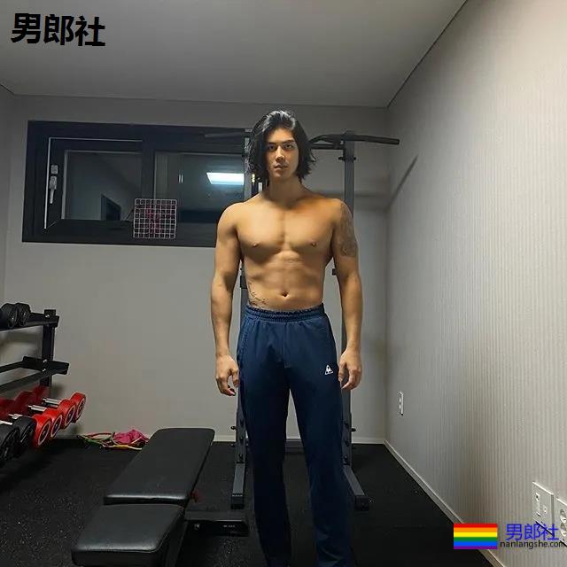 以为这次真见到“小哥”了,体验了一把颜值和身材不符 - 51虹马 以为这次真见到“小哥”了,体验了一把颜值和身材不符 - 51虹马