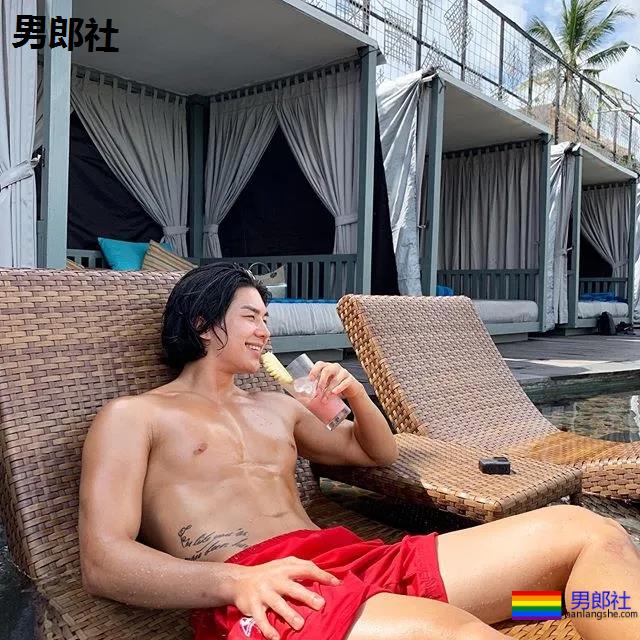 以为这次真见到“小哥”了,体验了一把颜值和身材不符 - 51虹马 以为这次真见到“小哥”了,体验了一把颜值和身材不符 - 51虹马