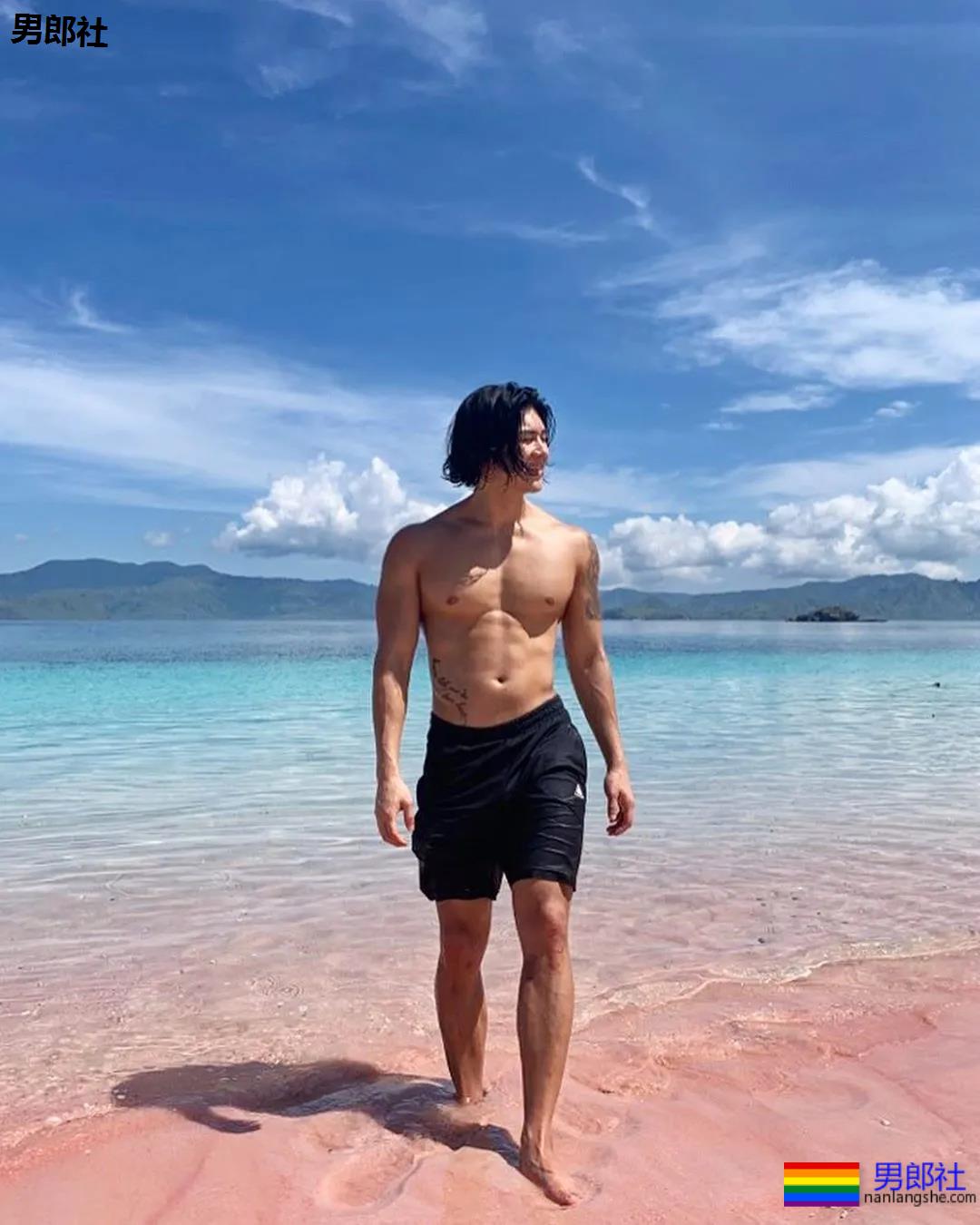 以为这次真见到“小哥”了,体验了一把颜值和身材不符 - 51虹马 以为这次真见到“小哥”了,体验了一把颜值和身材不符 - 51虹马