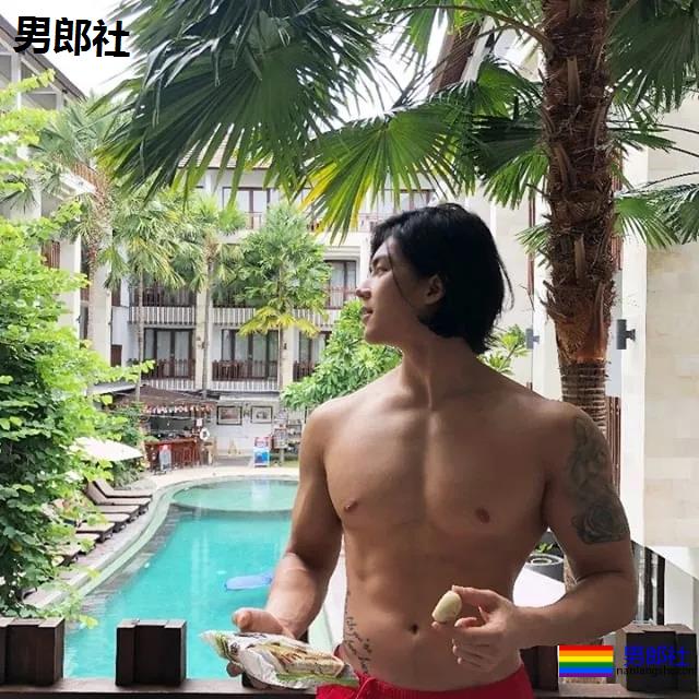 以为这次真见到“小哥”了,体验了一把颜值和身材不符 - 51虹马 以为这次真见到“小哥”了,体验了一把颜值和身材不符 - 51虹马