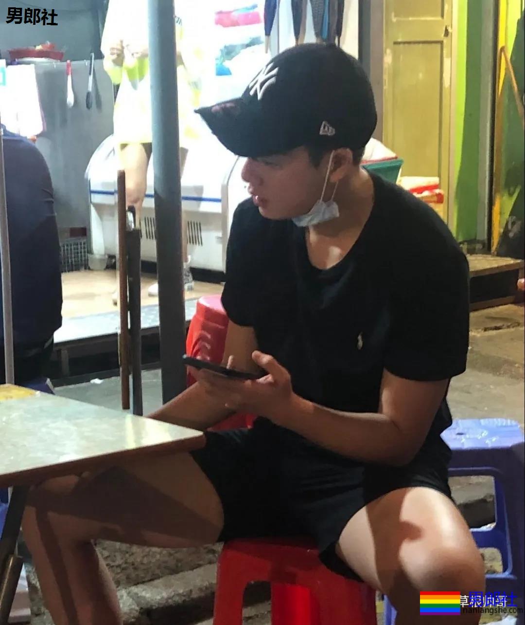 现在的男生的短裤怎么都那么短啊？？？ - 51虹马