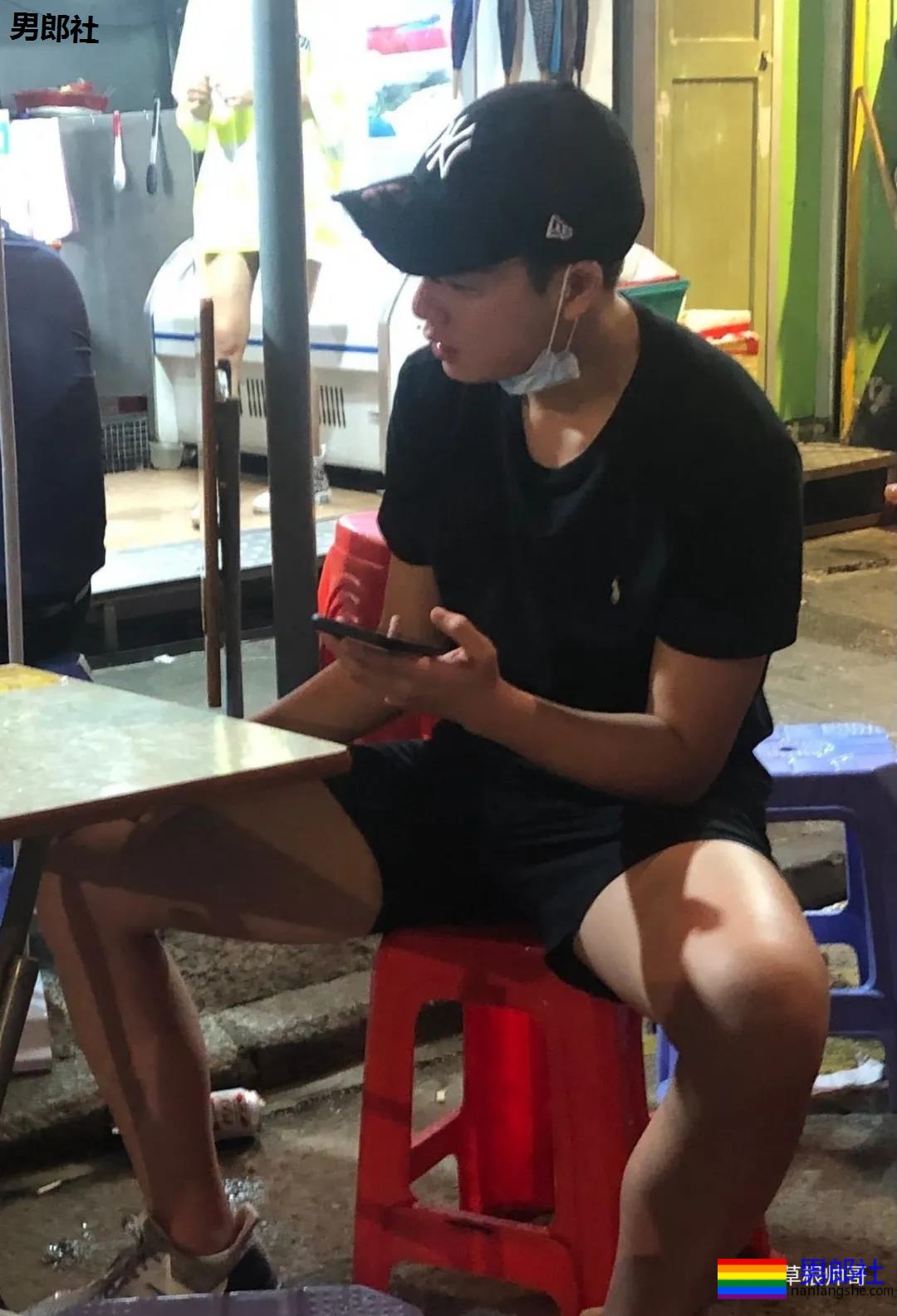 现在的男生的短裤怎么都那么短啊？？？ - 51虹马