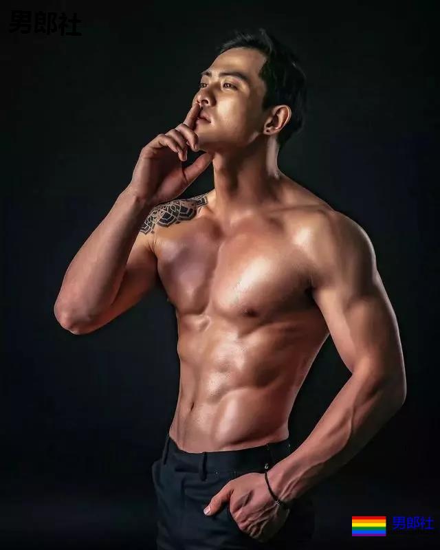 越南小哥写真走红网络，身材性感让人流鼻血！ - 51虹马