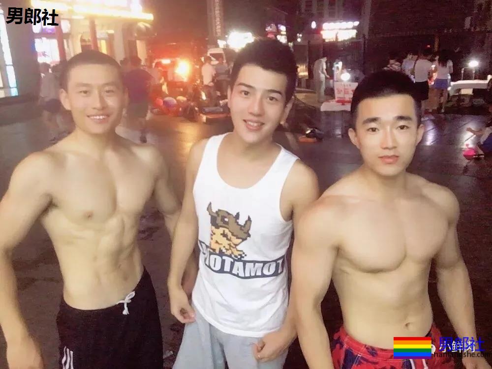 西安体院招生海报被指低俗不堪,这究竟是戳到谁? - 51虹马 西安体院招生海报被指低俗不堪,这究竟是戳到谁? - 51虹马